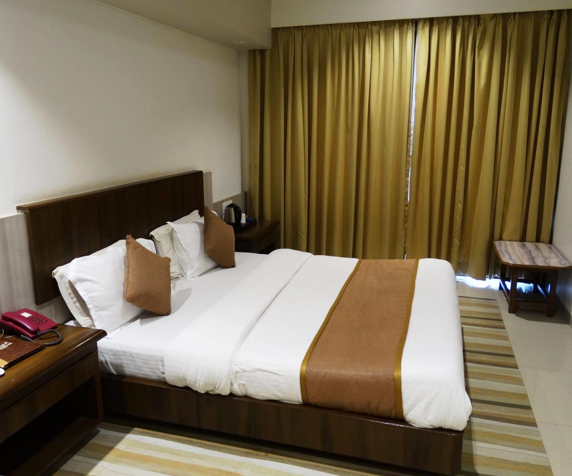 Abhishek Beach Resort And Spa Ganpatipule Kültér fotó
