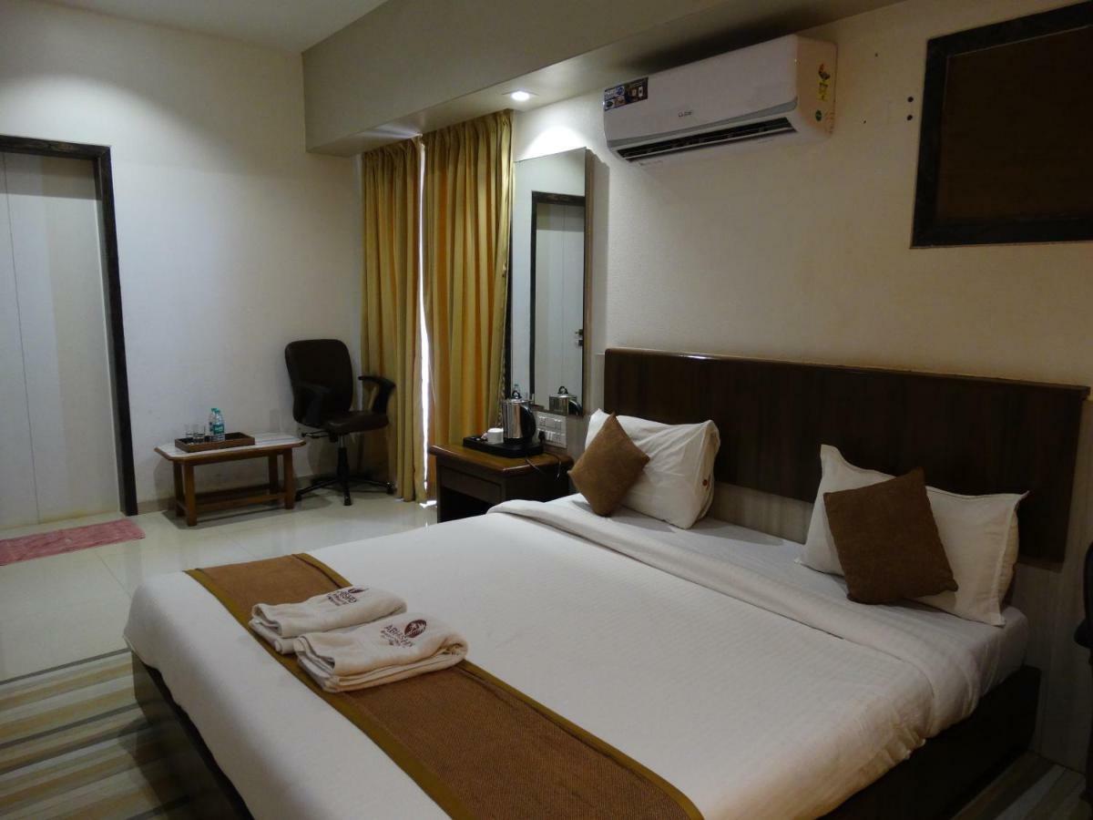 Abhishek Beach Resort And Spa Ganpatipule Kültér fotó